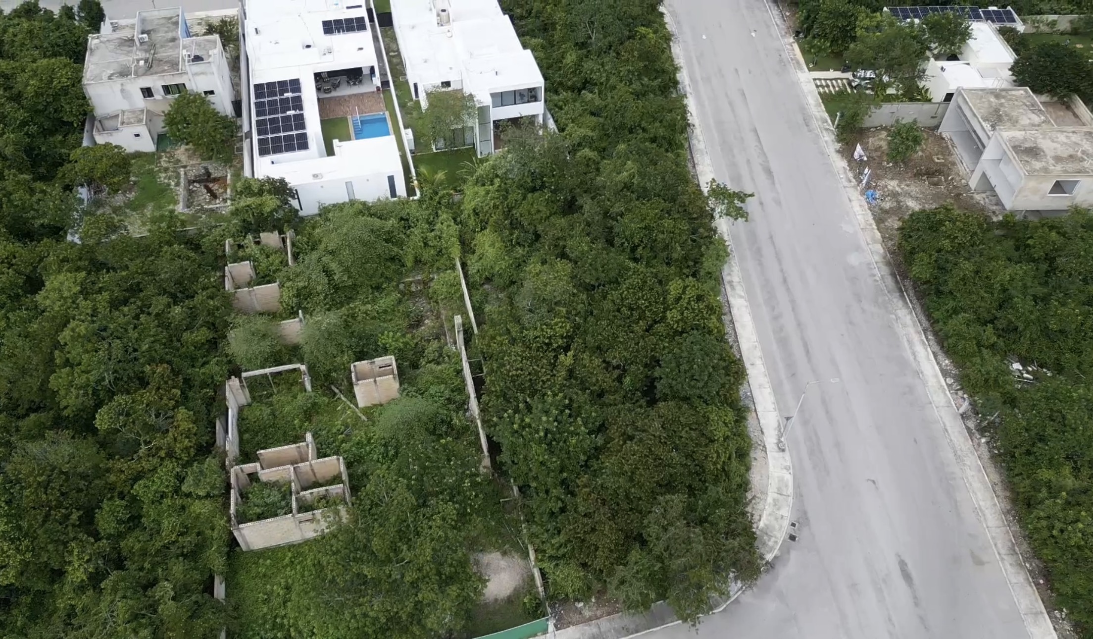 Land for Sale in Jardines de la Rejoyada, Mérida: Corner Property Facing the Park